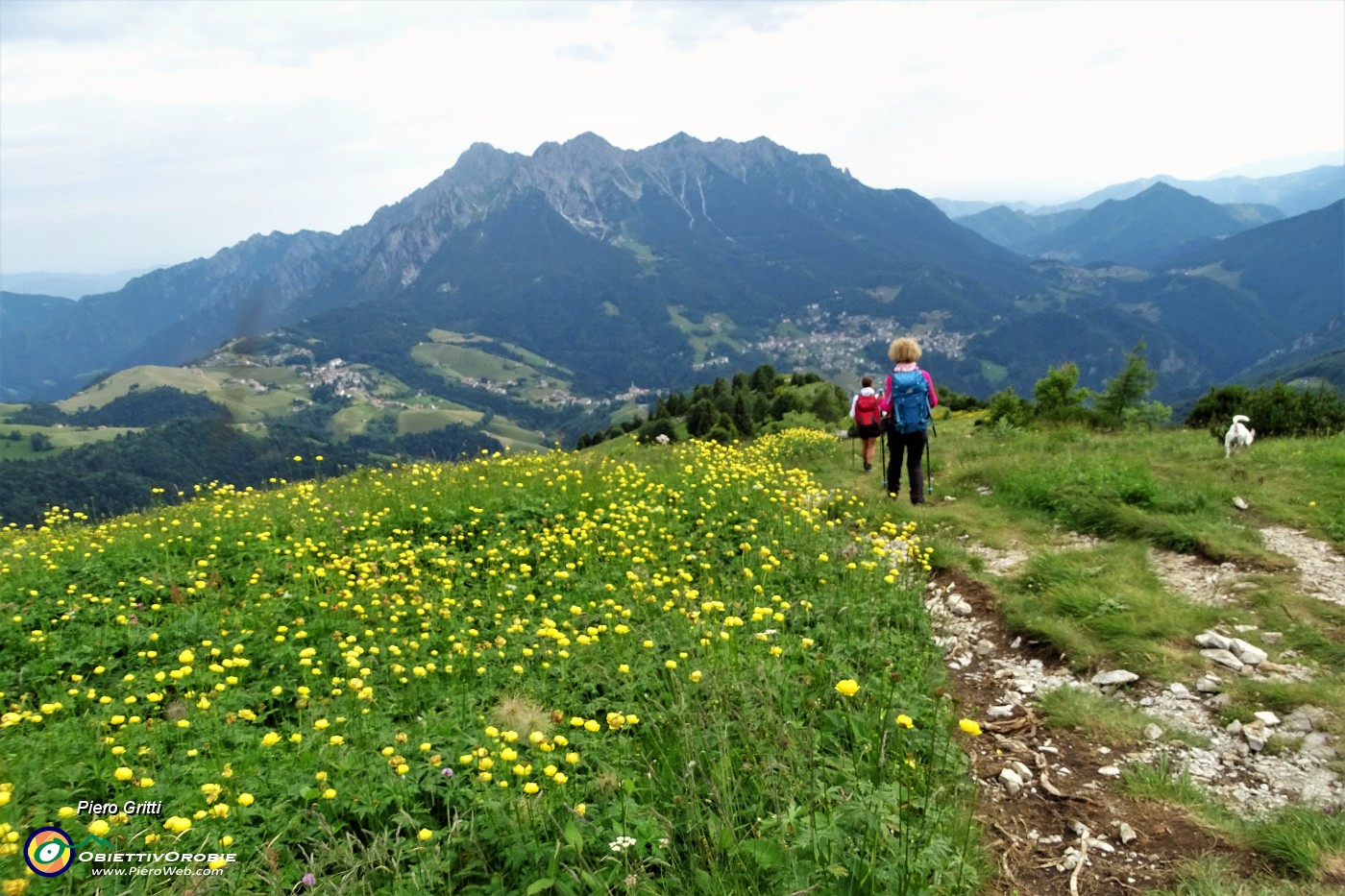 100 Rientrriamo al parcheggio d'Alpe Arera.JPG